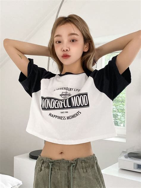 Letter Graphic Contrast Raglan Sleeve Crop Tee | Womens workout outfits