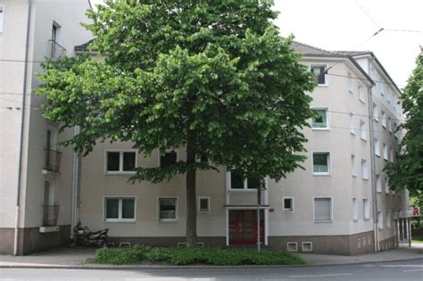 Diese helle, modernisierte wohnung in der ersten etage besticht durch eine gehobene innenausstattung. 3-Zimmer Wohnung in Essen-Frohnhausen - Wohnung in Essen ...