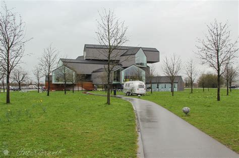 The vitrahaus is a showroom for the furniture factory vitra, in weil am rhein, germany. Ein Besuch bei Vitra in Weil am Rhein - Designmöbel und ...