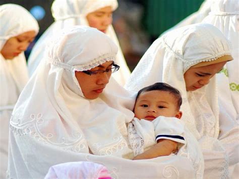 Sholat shubuh ini dilakukan pada waktu sebelum mahatari muncul atau terbit. Panduan Solat Sambil Dukung Bayi, Ibu Ada Anak Kecil Wajib ...