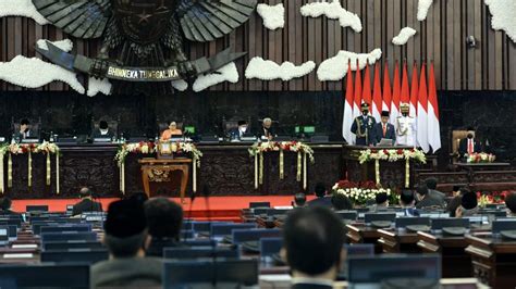 Lihat ide lainnya tentang presiden, foto langka, foto zaman dulu. FOTO Presiden Sampaikan Pidato di Pembukaan Persidangan ...