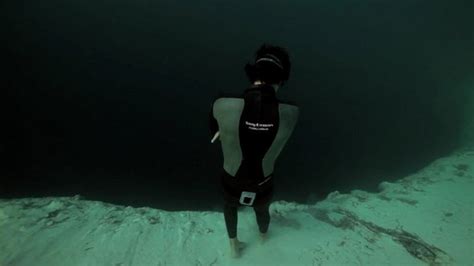 Oddfuttos When The Photos Speak Art Photographyamazing Underwater Jumping