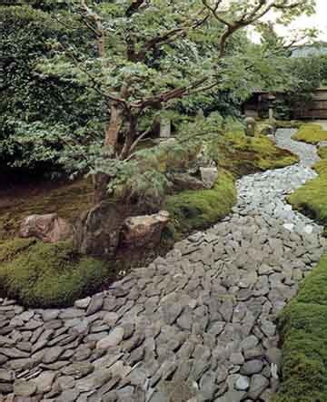 According to feng shui, the garden is an essential part of the home because it is a place where all the five elements of feng shui are incorporated. Feng Shui Garten zum Erholen und zum sich Wohlfühlen