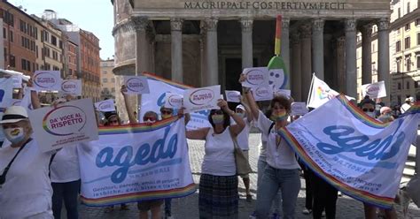 Non si contesta la legittimità di tutelare e' particolarmente rischioso se la previsione di norme penali possano limitare la libertà di espressione e di manifestazione del pensiero. Omofobia, manifestazione a Roma a sostegno del ddl Zan ...