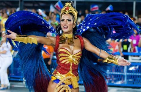 Karneval In Rio De Janeiro Samba Königinnen Und Trommler Sorgen Für Sexy Spektakel