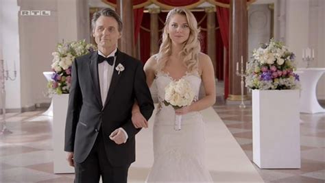 Herrliches hochzeitskleid morena mit leinen korsett, das von hand und chiffon rock verziert ist. Gzsz Hochzeitskleid Sunny