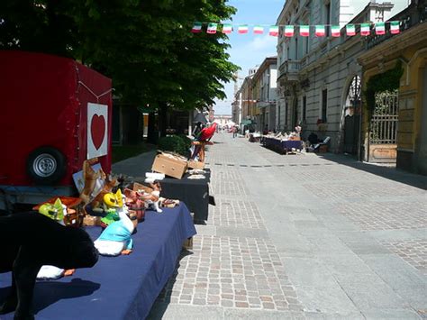 See full list on wanderingitaly.com Fidenza (Italy) Saturday market 6 | Missione POPAI ...