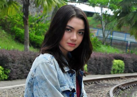 Angela gilsha panari (lahir di denpasar, 2 juli 1994; Angela Gilsha: Ayuk Kurangi Penggunaan Kantong Plastik dan ...