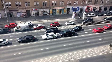 Dzsudzsák balázs bentley parkolás bubi. Balázs, már megint? Kifogyott egy Bentleyből a benzin az ...