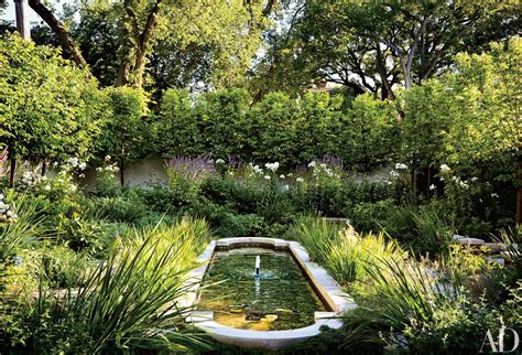 The best photos to inspire your garden terrace design | Velvet cushion