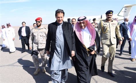 أعرب رئيس الوزراء الباكستاني عمران خان، عن شكره وامتنانه للرئيس التركي رجب طيب أردوغان، على تطرقه لأزمة كشمير خلال خطابه أمام الجمعية العامة للأمم المتحدة. رئيس وزراء باكستان في السعودية لبحث القضايا الثنائية