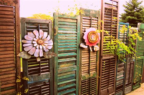 Enjoy and read some of the nicest diy backyard privacy screen that you can use to protect your backyard or garden landscape from prying eyes. DIY Outdoor Privacy Screen | Interesting Ideas for Home