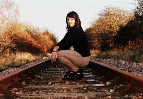 Pin By Emily ♥ On Ami Photoshoot Photoshoot Photography Train Tracks