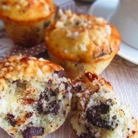 Preparare una teglia da 12 muffin con i pirottini di carta. Muffin Morbidissimi Alla Ricotta E Cioccolato ricetta ...