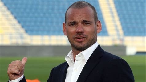 Wesley sneijder, né le 9 juin 1984 à utrecht, est un ancien footballeur international néerlandais qui évoluait comme milieu de terrain. Kamp-Sneijder waarschuwt Den Bosch: '24 uur later lag ...