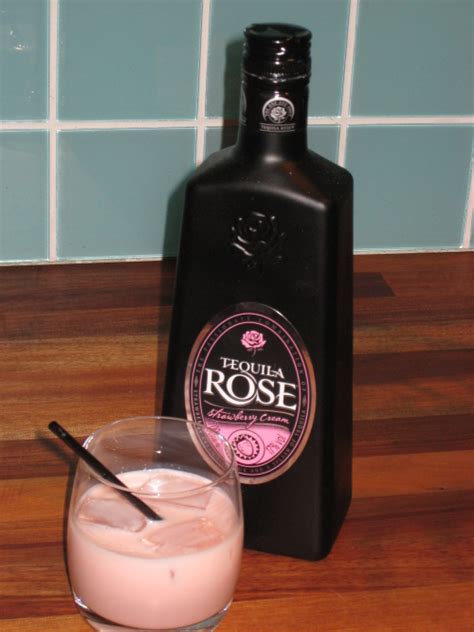 In a cocktail shaker, combine the cocoa cream tequila rose and the vanilla vodka. My favorite drink yummy | Tequila rose, Cocktail drinks ...