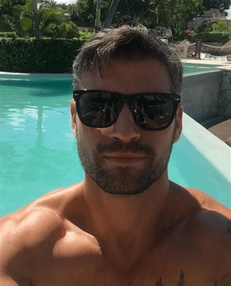 Bachelorette Star Peter Kraus Shirtless See All The Times He Showed