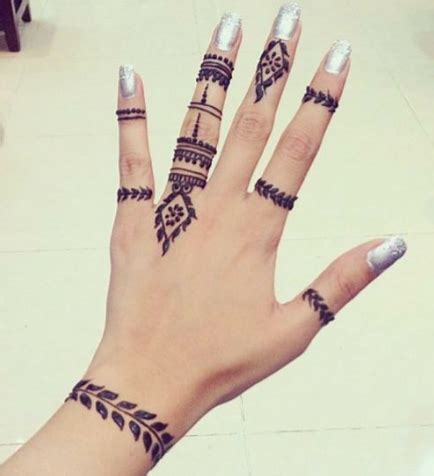 Henna dye tends to last. Fingures mehandi design | Henna tattoo designs