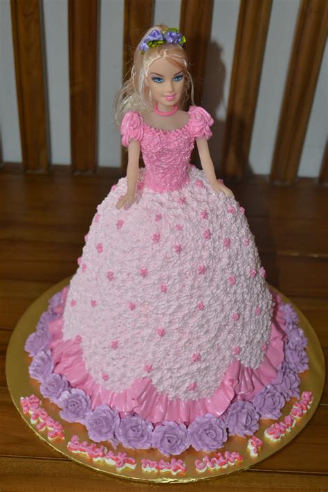 Made with soft cotton yarn and filled with polyester fiberfill. MyPu3 Cake House: Princess Cake