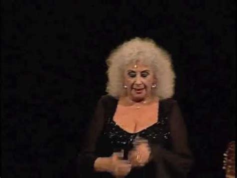 Isa danieli a cronache racconta il teatro: Isa Danieli nello spettacolo "Fragile" il momento dedicato ...