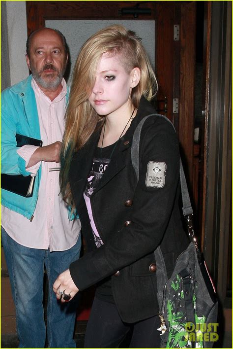 avril lavigne shaved haircut at madeo photo 2684400 avril lavigne photos just jared