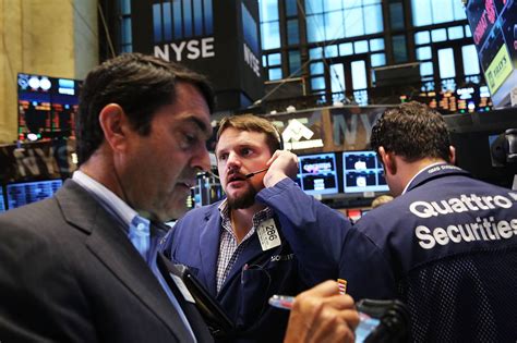 This wall street journal review explains what a digital subscription includes and if it's worth it? 5 Weekend Reads - Briefly - WSJ