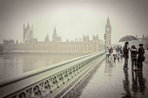 London Rain Wallpapers Top Free London Rain Backgrounds Wallpaperaccess