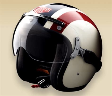 Ainsi, si ses carters extérieurs en alu brossé donnent l'illusion d'une boîte de. Limited Edition TAG Heuer Steve McQueen Motorcycle Helmet