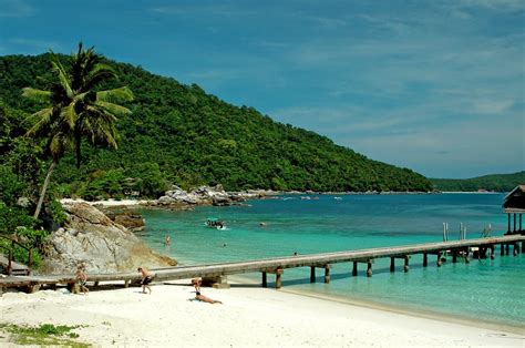 The islands are practically empty during monsoon season and many businesses are mostly closed as it can be quite dangerous. KUALA LUMPUR PERHENTIAN ISLAND