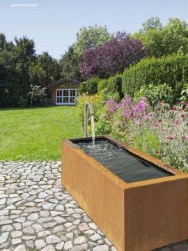 Brunnen und wasserspiel kombination aus becken in edelstahl und rückwand mit wasserschütte aus corten. Gartenobjekte aus Metall - Willkommen bei Gartenmetall ...