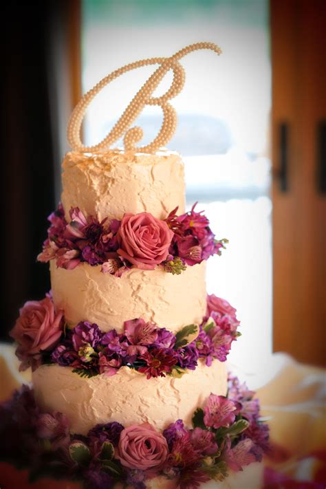 Overall the cake was nothing special. Wedding Cake (Red Velvet & Almond Icing) | Red velvet ...