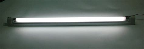 As with a few other attempts to use geissler tubes for illumination, it had a short operating life, and given. Fluorescent Lights.. How do they work?? | Wirebiters