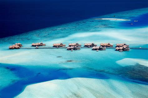 R2 to r4 per word / r400 to r600 per hour. How much to tip in The Maldives - Experience Travel Group Blog