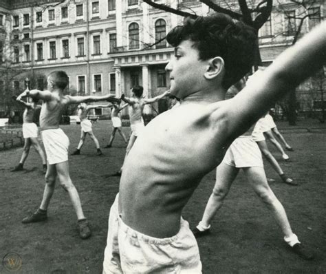 Vintage 60s Russian Young Pioneers Do Calisthenics On Palace Lawn 8x10 15331 1939222420