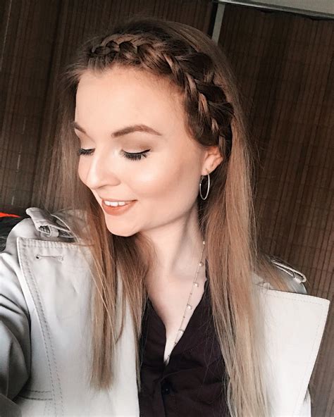 Hair looks good at every length. Front Dutch Braid | Easy everyday hairstyles, Easy ...