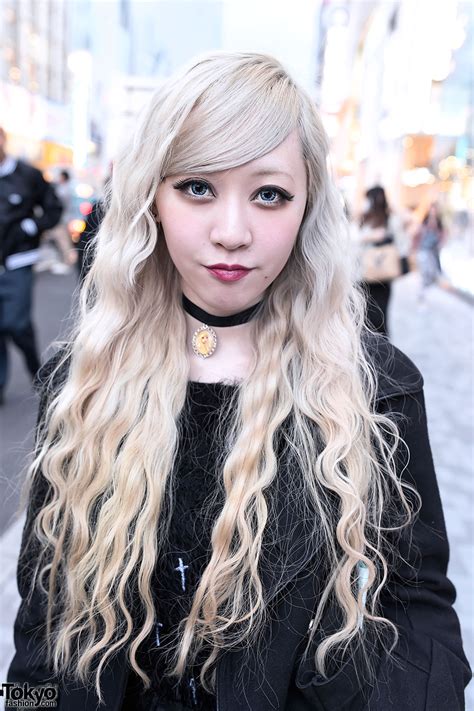Blonde Haired Harajuku Girl W Choker Cameo And Yosuke Platforms Tokyo