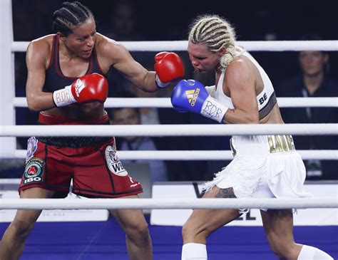 Mikaela laurén (born 20 january 1976) is a swedish professional boxer and former national team swimmer. Cecilia Braekhus siegt durch TKO über Mikaela Lauren
