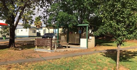 It's right near the zoo, on the main road, set back a little amid trees. Facilities - Dubbo Midstate Caravan Park