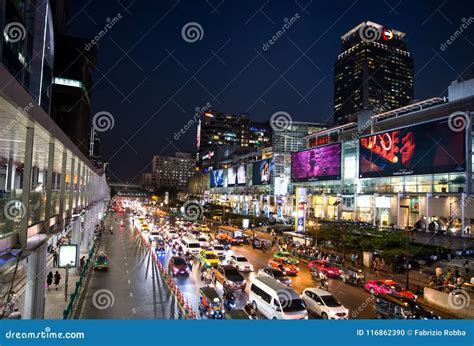 Central World Shopping Mall At Night Ratchaprasong Intersection