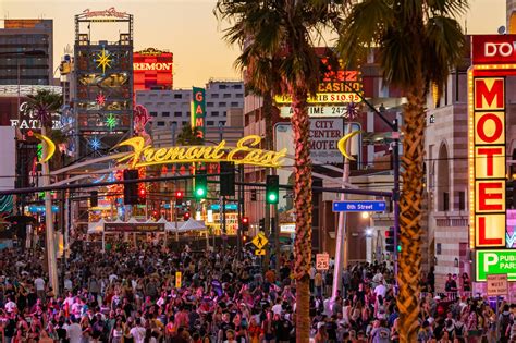 Downtown Las Vegas A Giant Canvas For Arts And Culture Lv Luxury