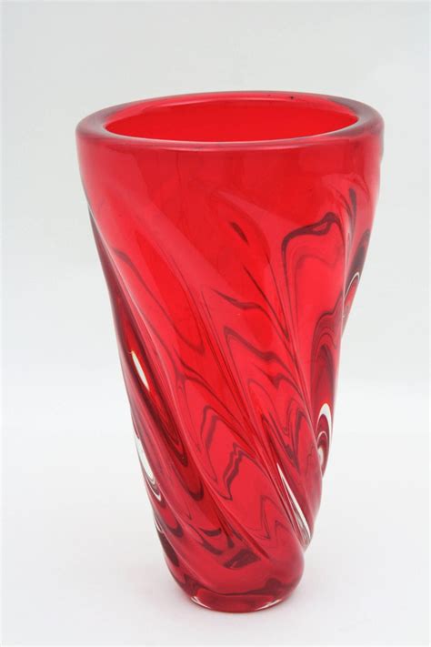 Archimede Seguso Ruby Red Twisting Tornado Murano Art ... If you opt for tall glass vases as your table centrepieces for your wedding reception take a look at our huge assortment!