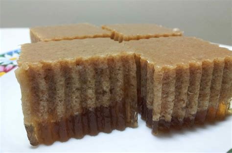 The gula melaka (palm sugar) and santan (coconut milk) combination is one of the more popular flavour. Agar-Agar Santan Gula Melaka - Baca Disini