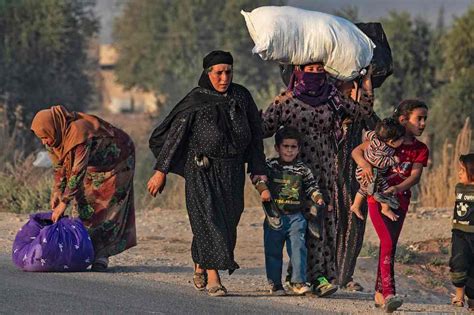 Le Foto Dei Curdi Siriani Che Scappano Da Ras Al Ayn Il Post