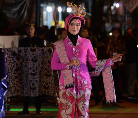 Kami menyediakan segala macam2 batik madura, dan bisa menerima pesanan. √ 30+ Motif & Model Batik Madura (GAMBAR KAIN BATIK TULIS)