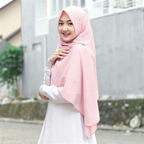 Use them in commercial designs under lifetime, perpetual & worldwide rights. Pin oleh sundari di Hijab | Hijab chic, Gaya hijab, Hijab