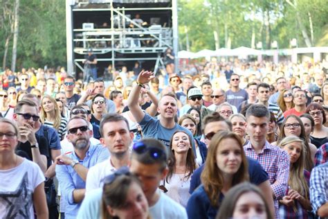 Podczas koncertów będzie można między innymi usłyszeć męskie granie orkiestrę 2020, oraz wyczekiwany przez wszystkich fanów, debiut stworzonej na 2021 rok nowej orkiestry. Męskie Granie 2018, Warszawa. Znamy wszystkich artystów ...