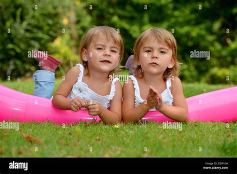 Identical Twins Stock Photo Alamy