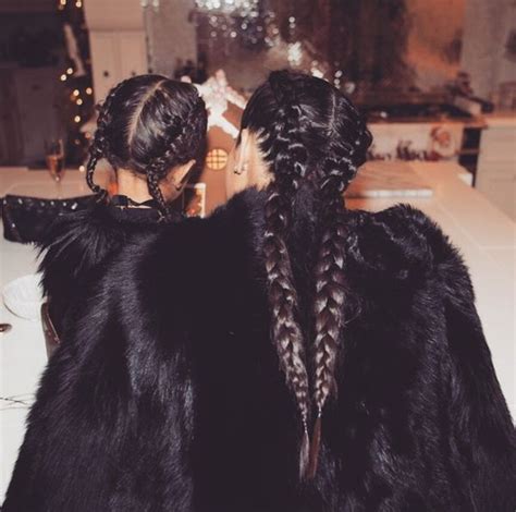 With christmas knocking on the front door, there are more and more butterflies in the stomach, girls you can try this hairstyle with any western outfit that will definitely rock it or with any indian outfit. Gabriela Trevisan | Boxer braids, Hair styles, Kim kardashian