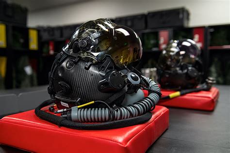 F 35 Helmet Display Makes Fighter Pilot Part Of The War Plane