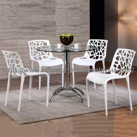 They will really come in handy if you want to have a beautiful dining table when you are buying a glass dining table always check the quality of the glass. Modern Round Glass Dining Table - High Quality Dining ...